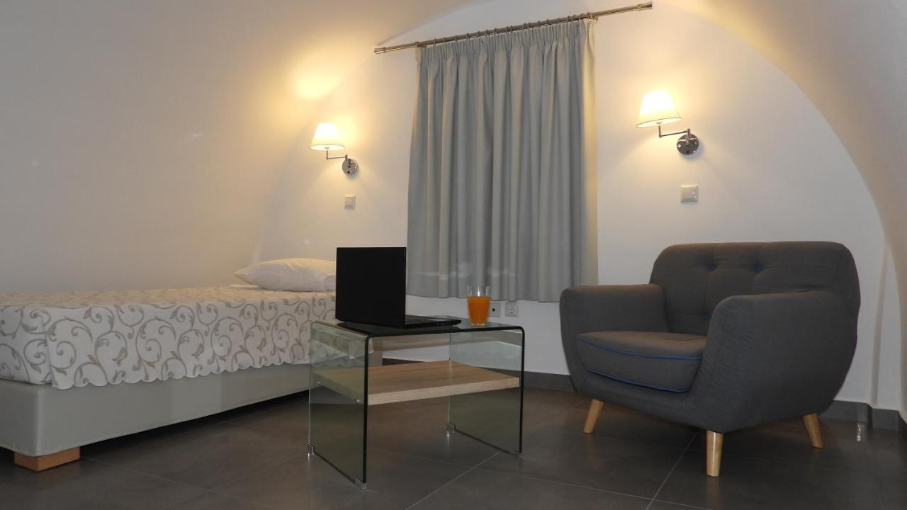 Hotel Niovi à Fira  Extérieur photo