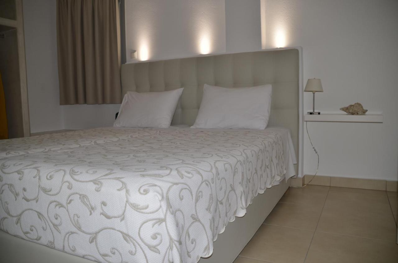 Hotel Niovi à Fira  Extérieur photo